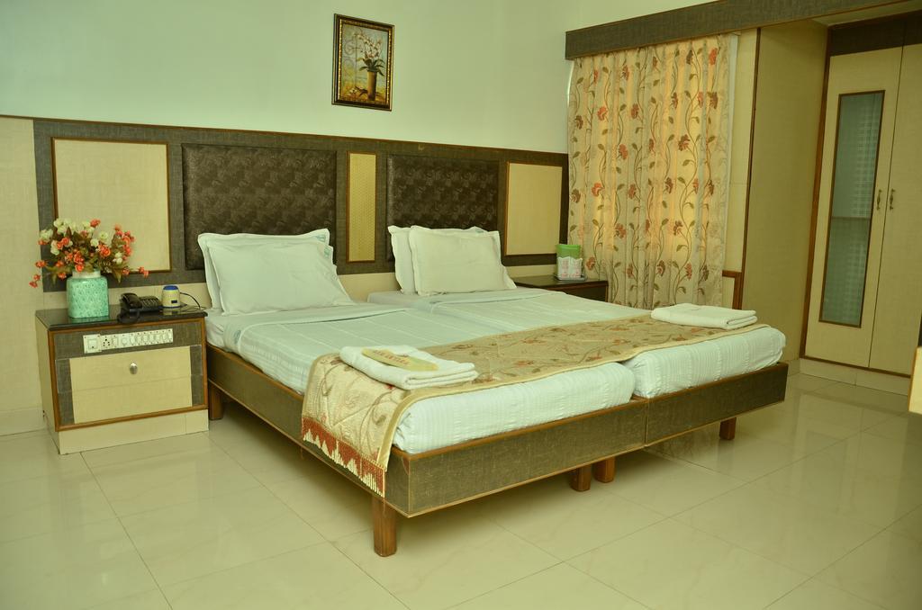 Hotel Aryaas Palayankottai Εξωτερικό φωτογραφία