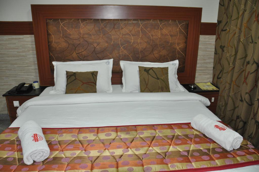 Hotel Aryaas Palayankottai Εξωτερικό φωτογραφία