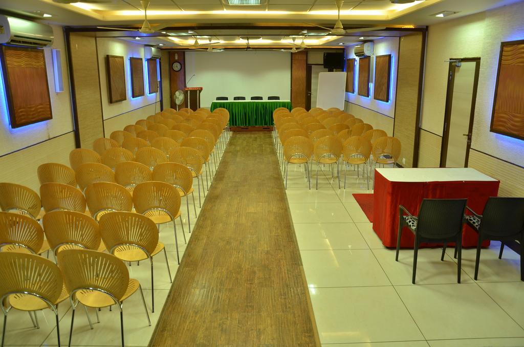 Hotel Aryaas Palayankottai Εξωτερικό φωτογραφία