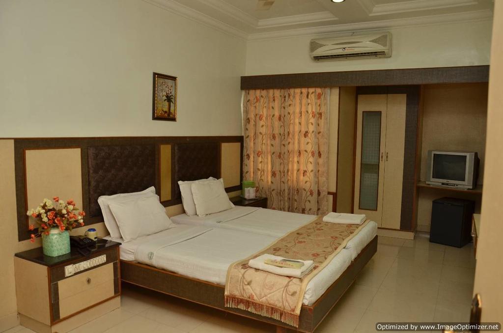 Hotel Aryaas Palayankottai Εξωτερικό φωτογραφία
